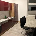 潘克公寓 *